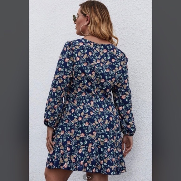END OF SUMMER CLEARANCE!Navy Floral Print Ruched Dress New Plus Size 2xl (16) - Picture 3 of 7